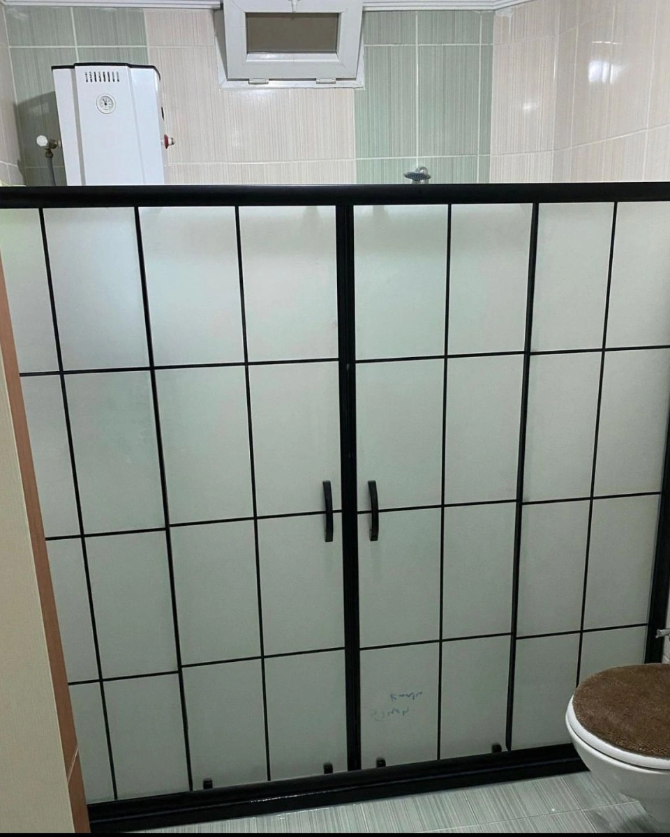 Pool Serisi Siyah Profilli Karolajlı Cam Duşakabin